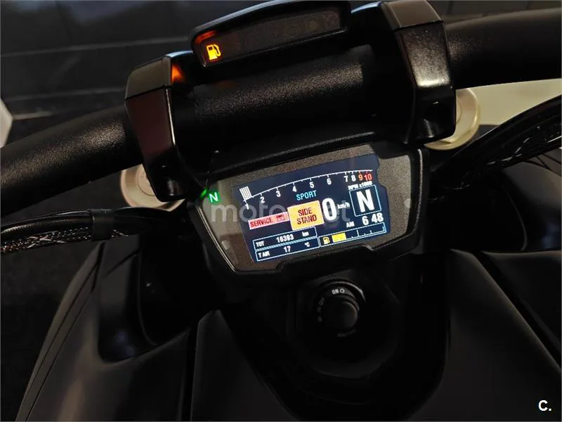 Ducati Diavel – Vista 9