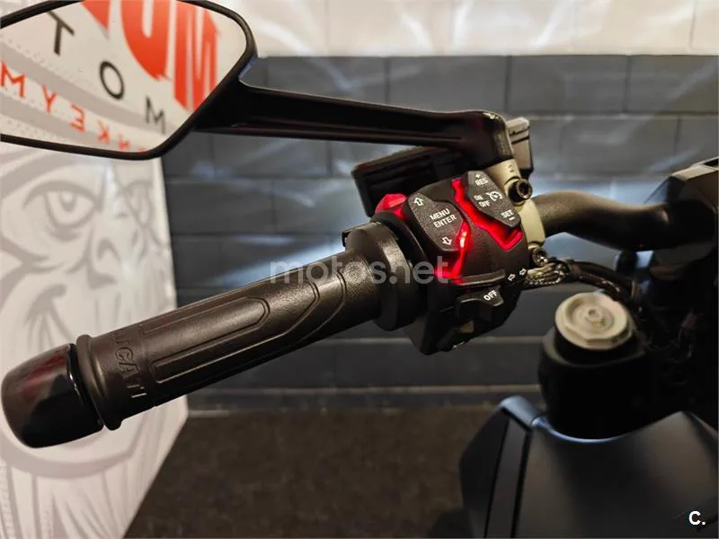 Ducati Diavel – Vista 10