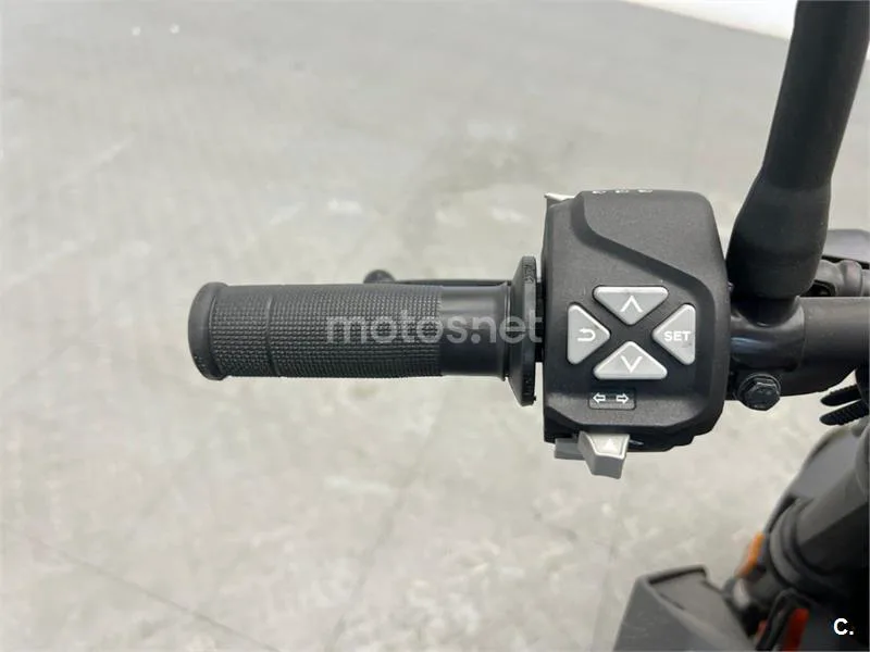 KTM 125 – Vista 12