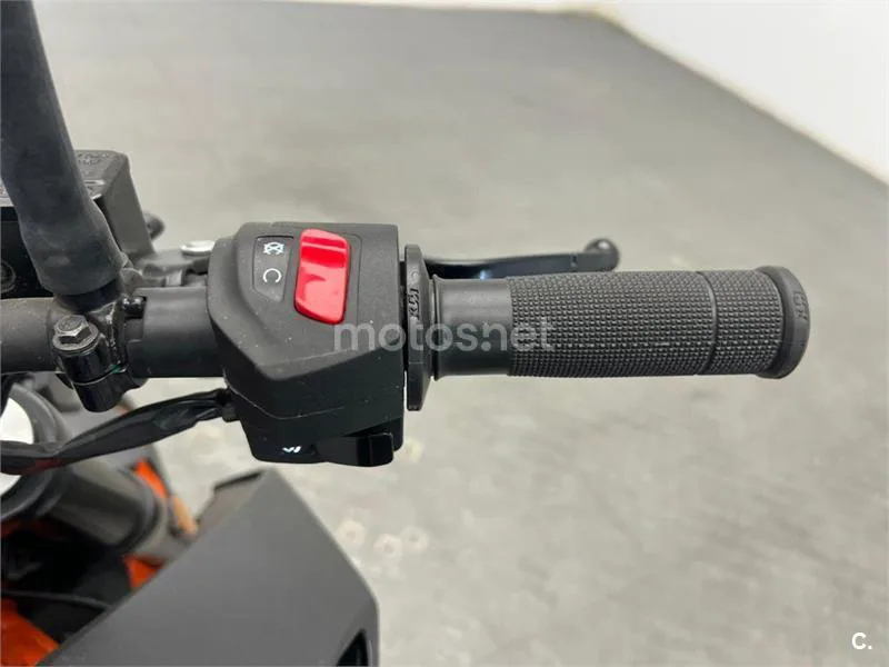 KTM 125 – Vista 14