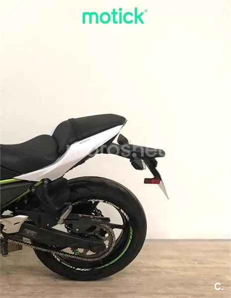 Kawasaki Z650 – Vista 8