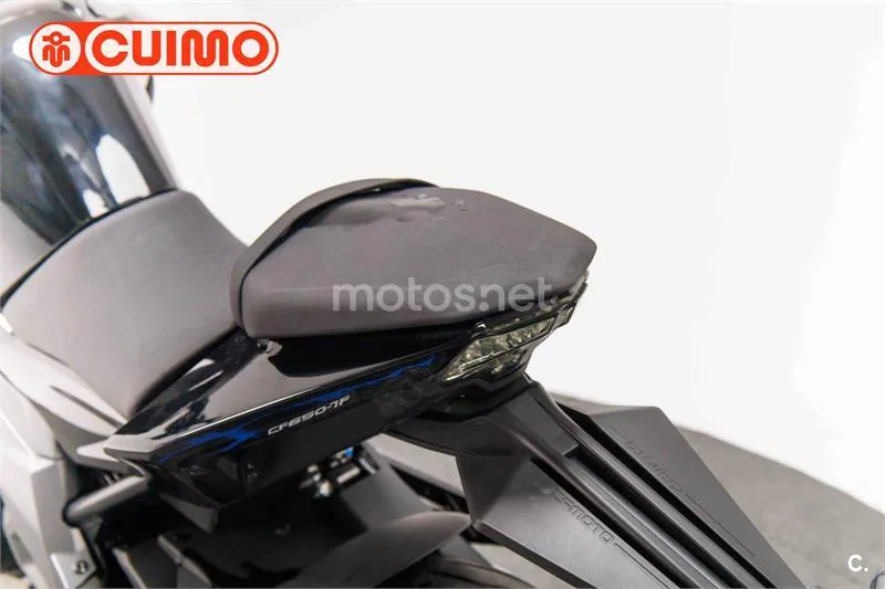 CFMOTO 650NK – Vista 21