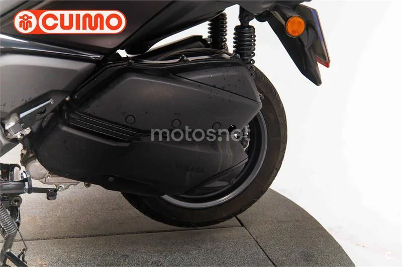 Yamaha XMAX 300 – Vista 18