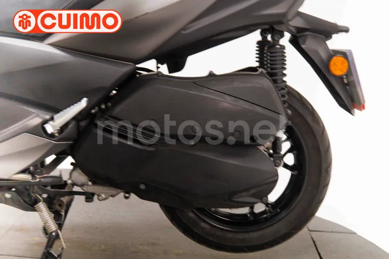 Yamaha XMAX 300 – Vista 18