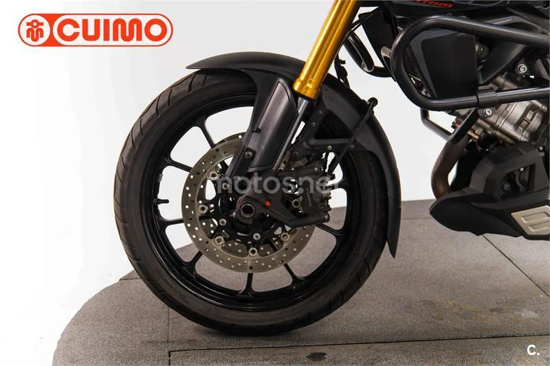Suzuki V-Strom 1000 – Vista 21