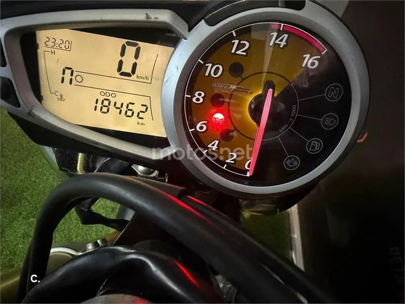 Triumph Street Triple – Vista 5
