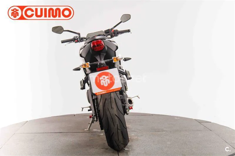 Triumph Street Triple – Vista 5