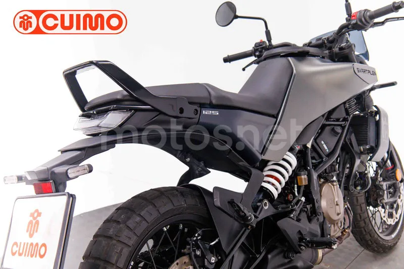 Husqvarna Svartpilen 125 - Vista 31