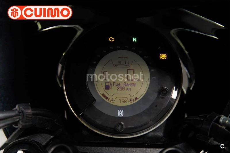 Husqvarna Svartpilen 401 – Vista 24