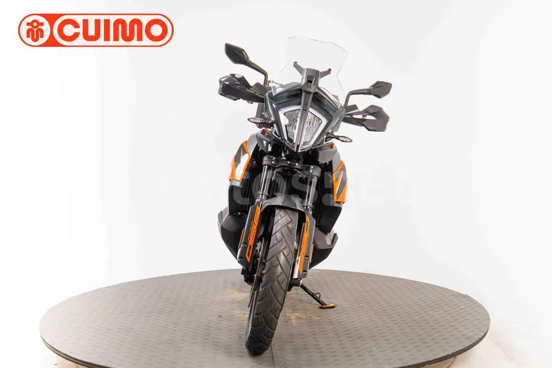 KTM 890 – Vista 19