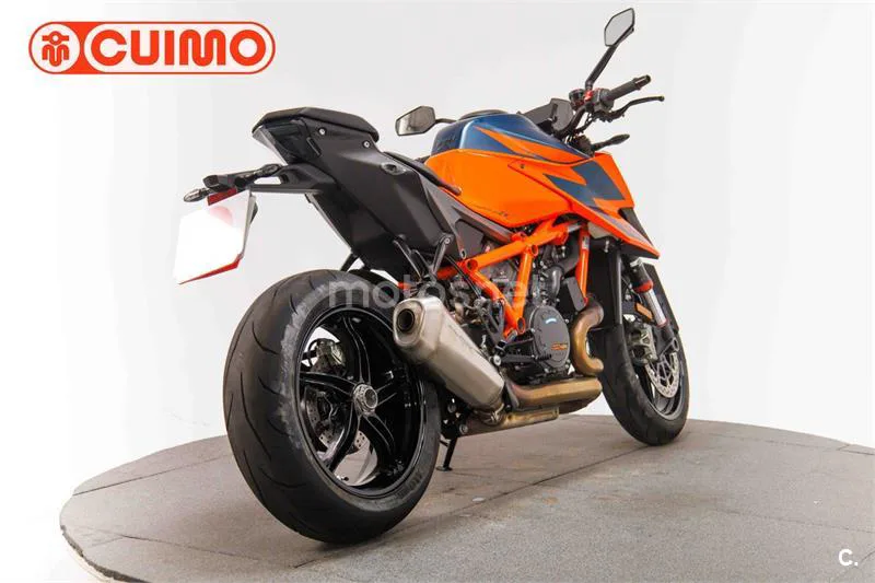 KTM 1290 Super Duke R – Vista 4