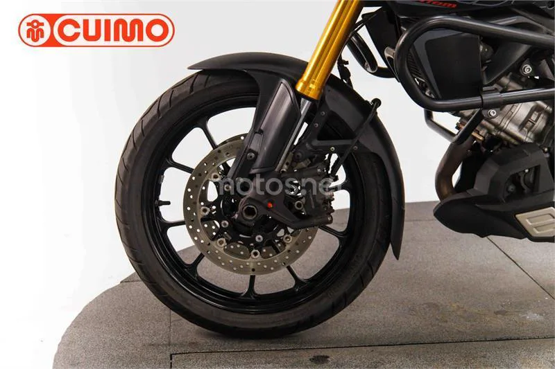 Suzuki V-Strom 1000 – Vista 21