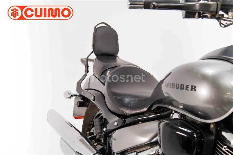 Suzuki Intruder M800 – Vista 12