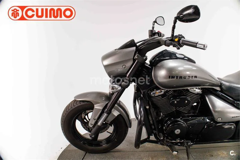 Suzuki Intruder M800 – Vista 21