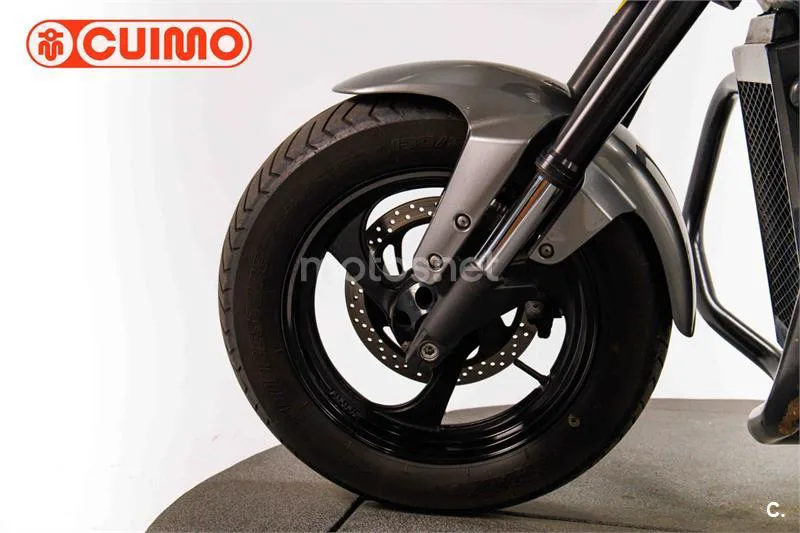 Suzuki Intruder M800 – Vista 22