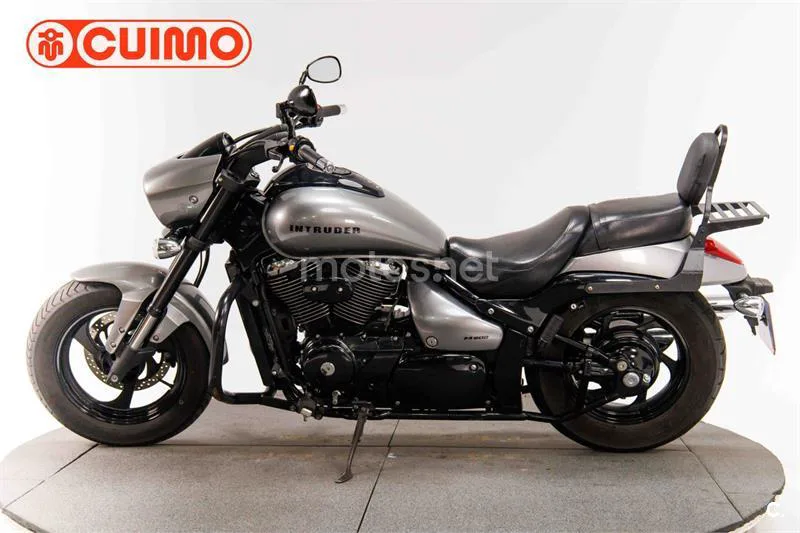 Suzuki Intruder M800 – Vista 8