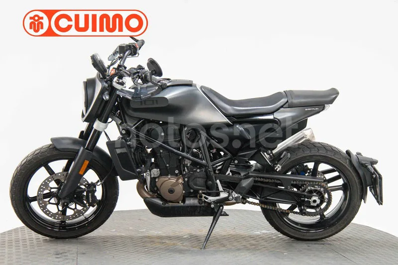 Husqvarna Svartpilen 701 – Vista 15