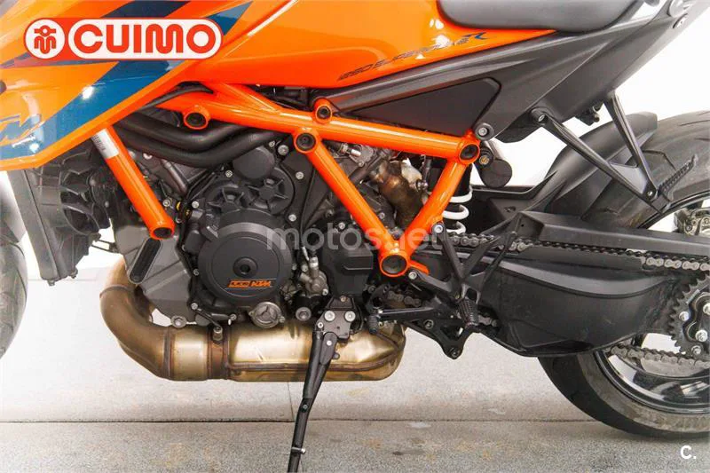 KTM 1290 Super Duke R – Vista 19