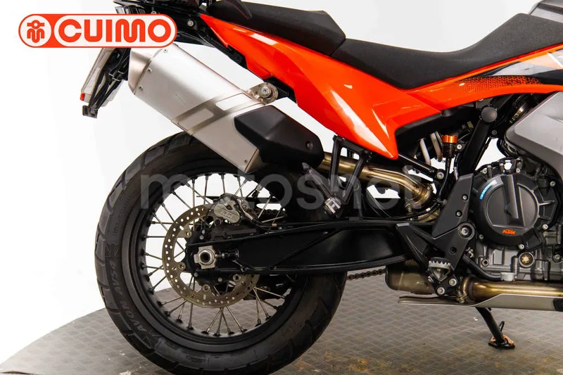 KTM 890 – Vista 15
