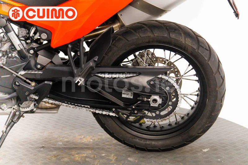 KTM 890 – Vista 19