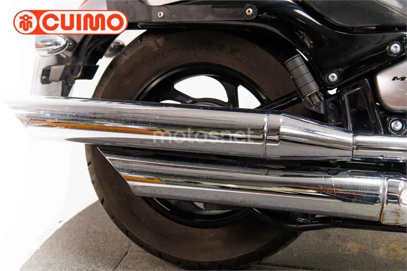 Suzuki Intruder M800 – Vista 16