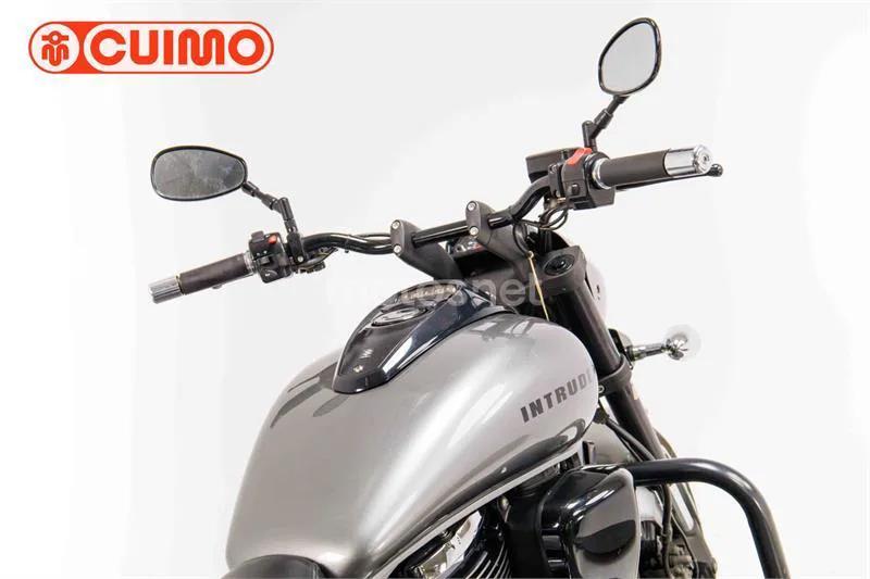 Suzuki Intruder M800 – Vista 17