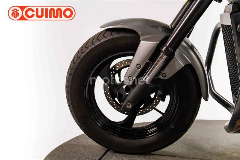 Suzuki Intruder M800 – Vista 22