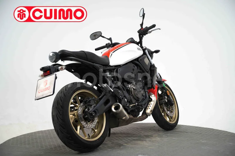 Yamaha XSR 700 – Vista 8