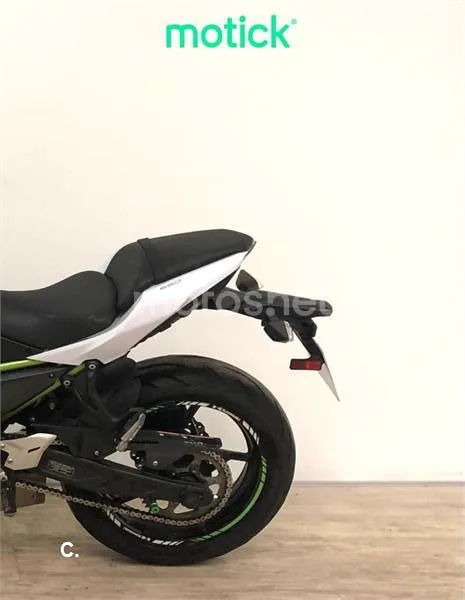 Kawasaki Z650 – Vista 8