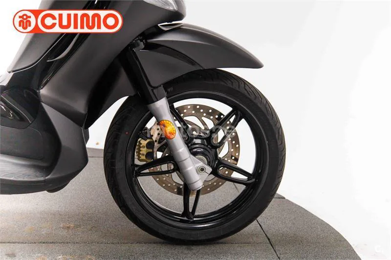 Piaggio Beverly – Vista 13