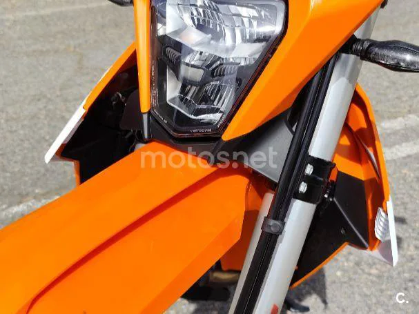 KTM 690 Enduro R – Vista 3