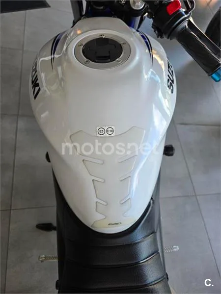 Suzuki SV 650 – Vista 15
