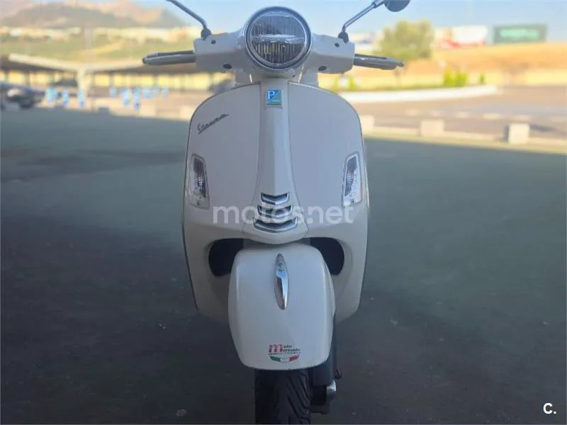 Vespa GTS 300 – Vista 8