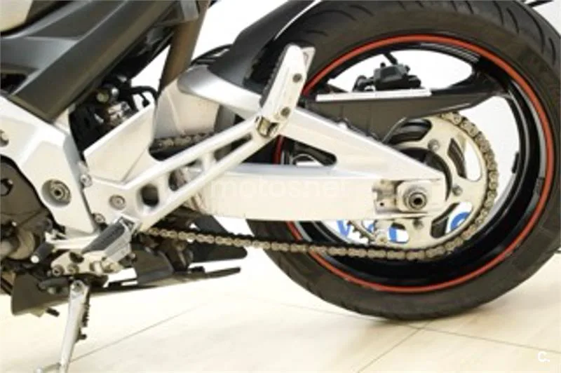 Suzuki GSR 600 – Vista 11