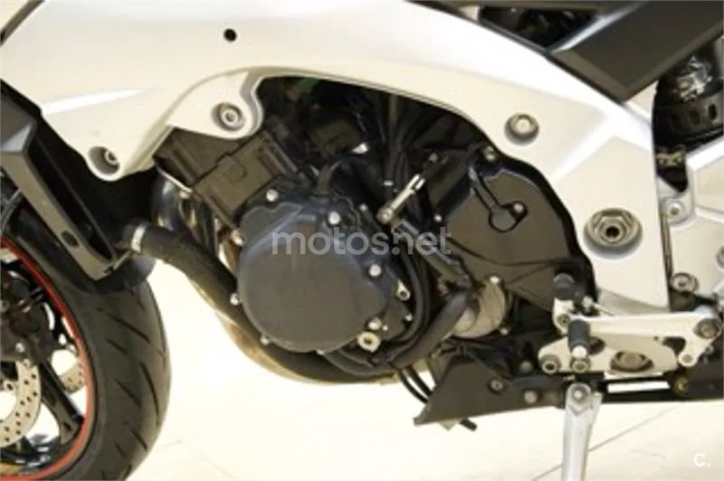 Suzuki GSR 600 – Vista 12