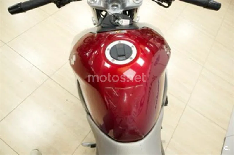 Suzuki GSR 600 – Vista 14
