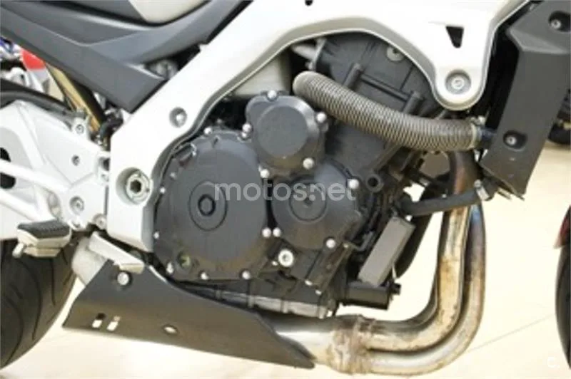 Suzuki GSR 600 – Vista 15