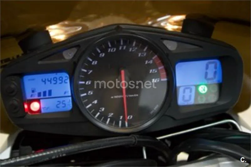 Suzuki GSR 600 – Vista 6