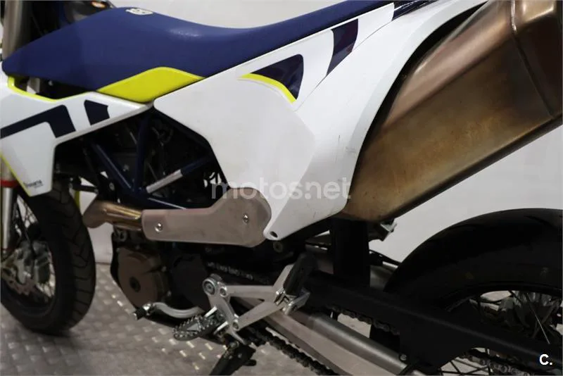 Husqvarna 701 Enduro – Vista 14