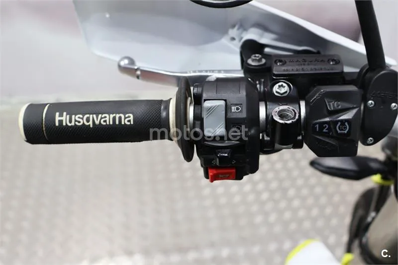 Husqvarna 701 Enduro – Vista 8