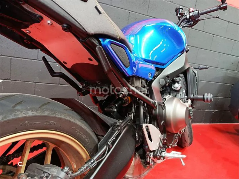 Yamaha XSR 900 – Vista 15