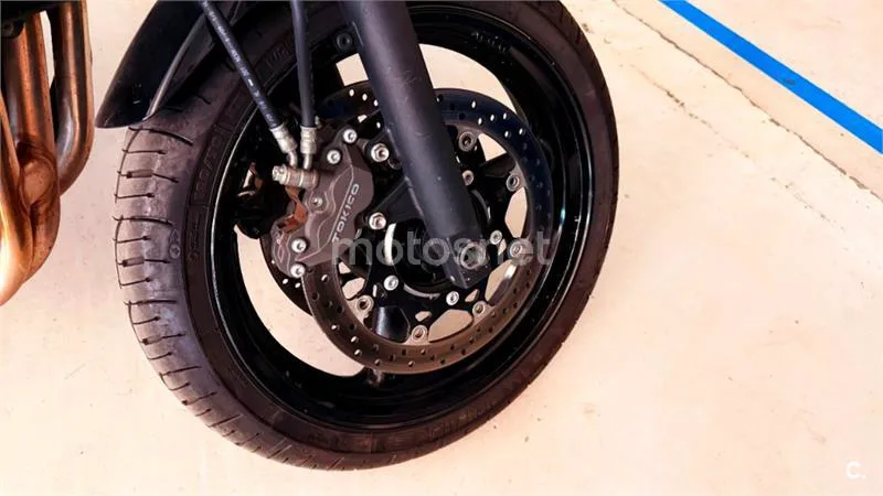 Suzuki Bandit 650 S – Vista 9