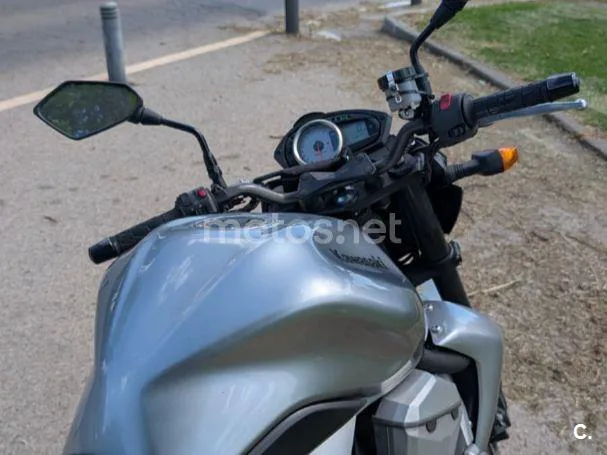 Kawasaki Z750 – Vista 4