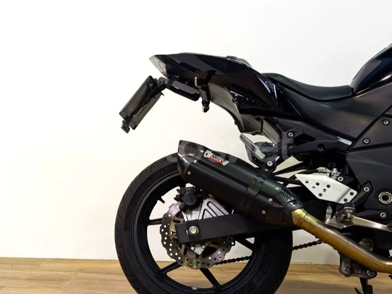 Kawasaki Z750 – Vista 3