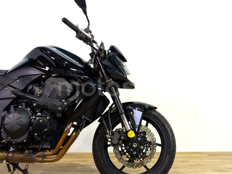 Kawasaki Z750 – Vista 4