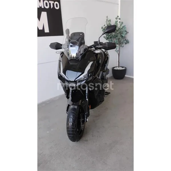 Honda ADV 350 – Vista 3