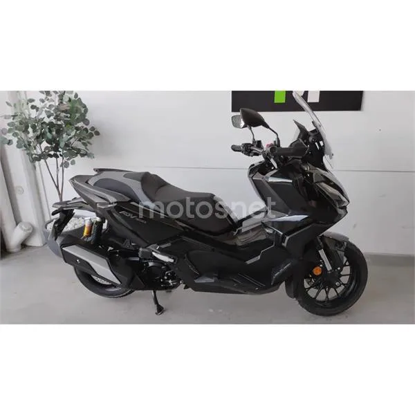 Honda ADV 350 – Vista 4