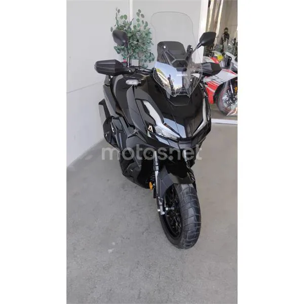 Honda ADV 350 – Vista 8