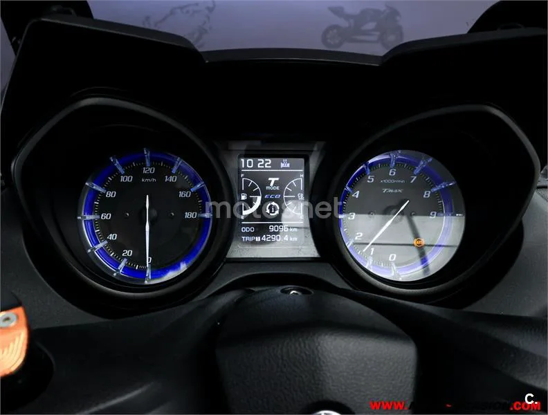 Yamaha TMAX 560 – Vista 6