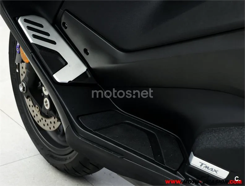 Yamaha TMAX 560 – Vista 10